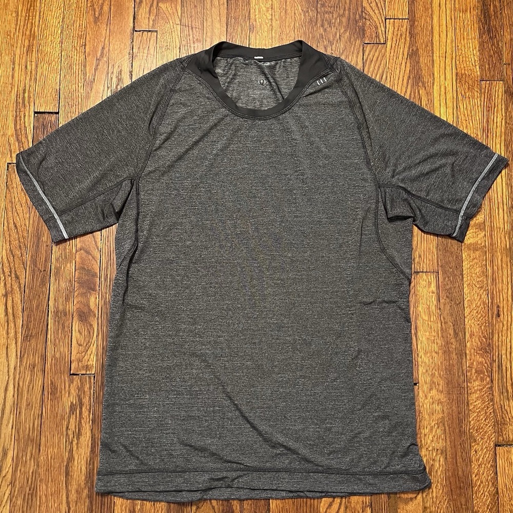Lululemon Athletic Performance Short Sleeve Training Shirt Gray Mens Large